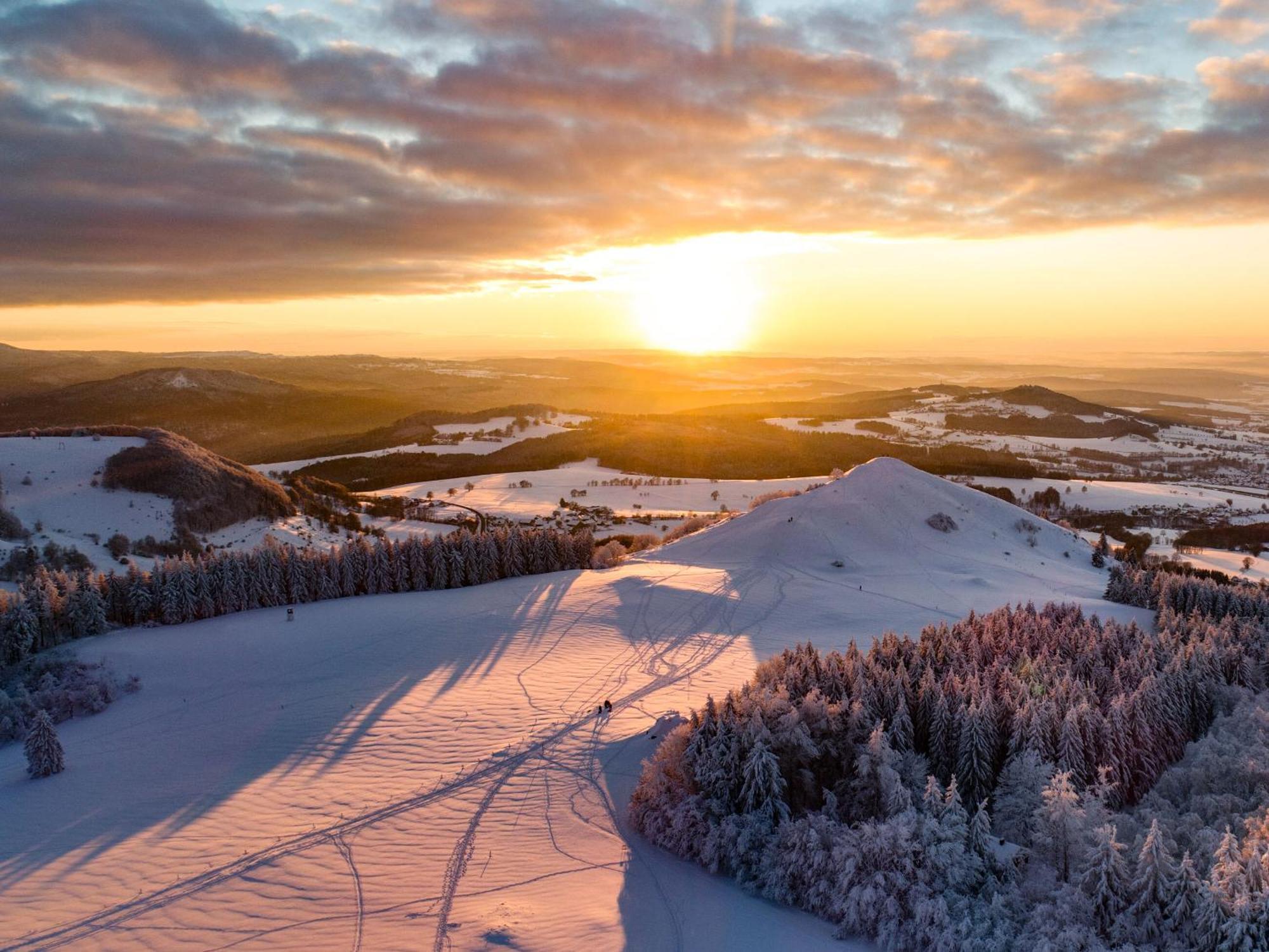 Berghotel Deutscher Flieger Wasserkuppe ゲルスフェルト エクステリア 写真