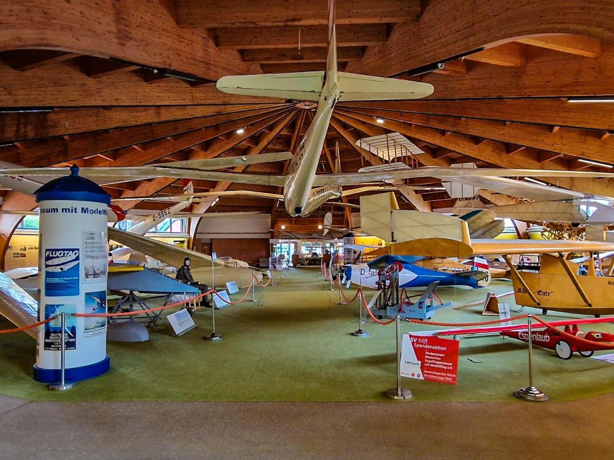 Berghotel Deutscher Flieger Wasserkuppe ゲルスフェルト エクステリア 写真