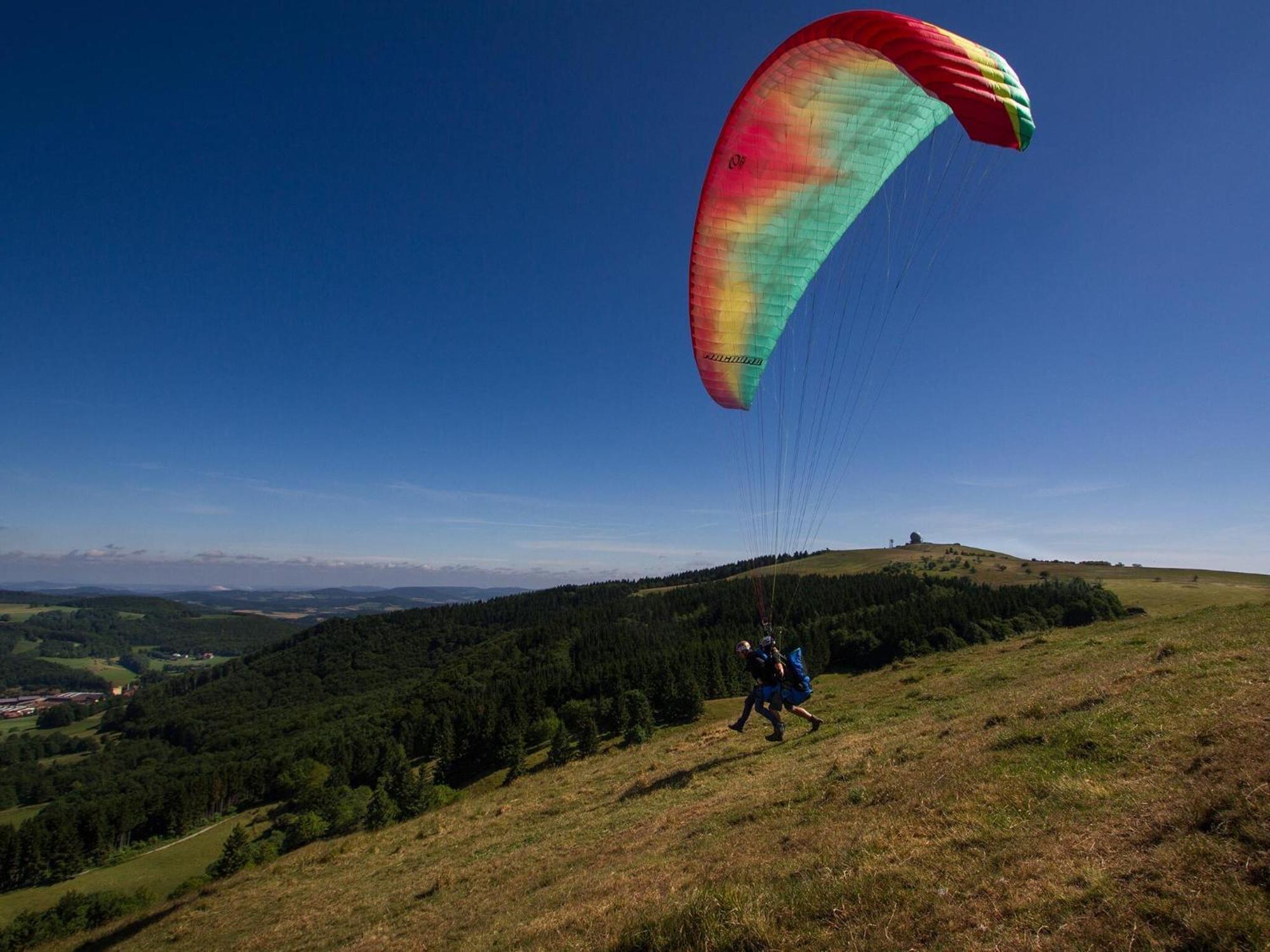 Berghotel Deutscher Flieger Wasserkuppe ゲルスフェルト エクステリア 写真