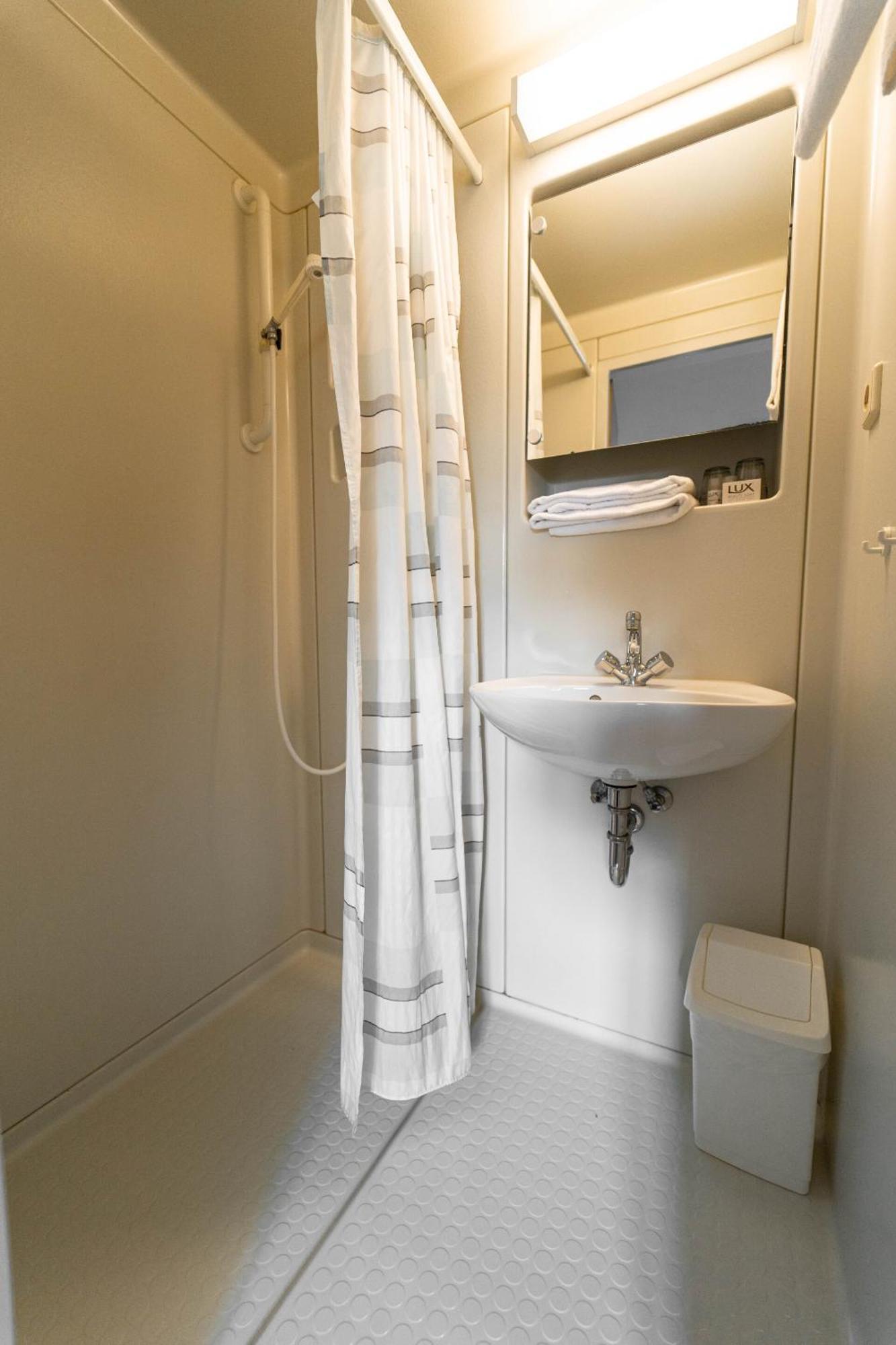 Berghotel Deutscher Flieger Wasserkuppe ゲルスフェルト 部屋 写真