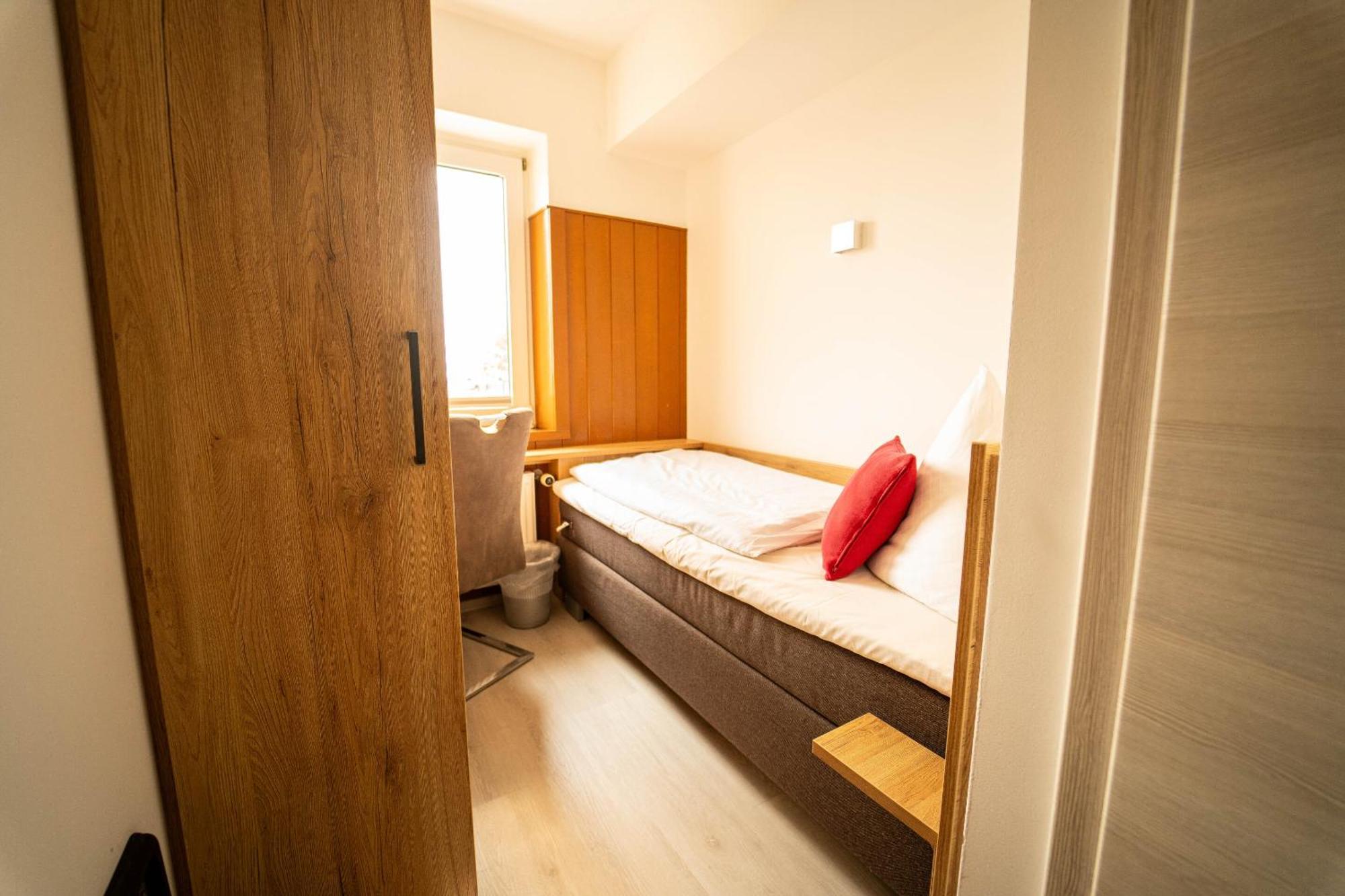 Berghotel Deutscher Flieger Wasserkuppe ゲルスフェルト 部屋 写真