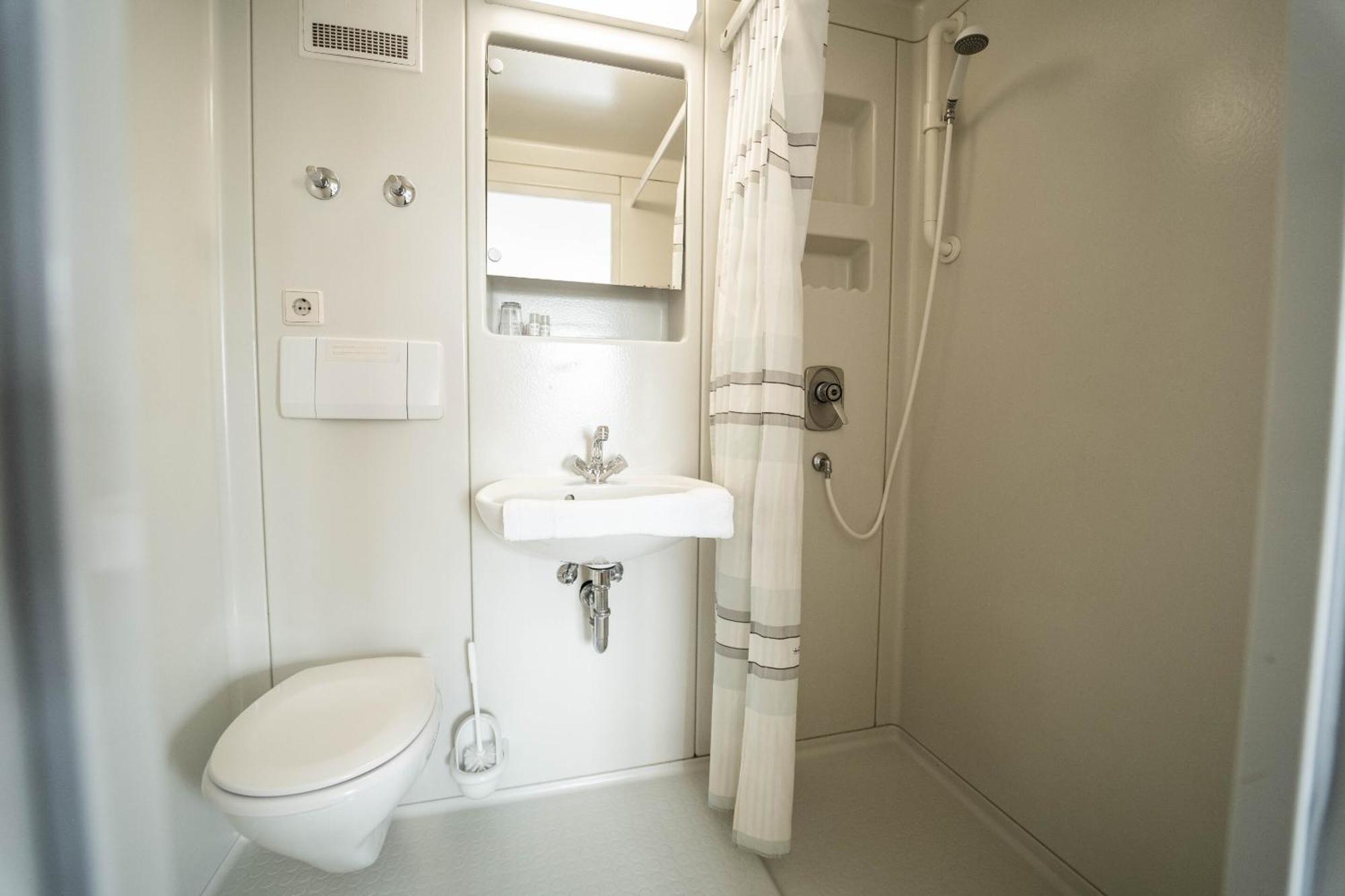 Berghotel Deutscher Flieger Wasserkuppe ゲルスフェルト 部屋 写真